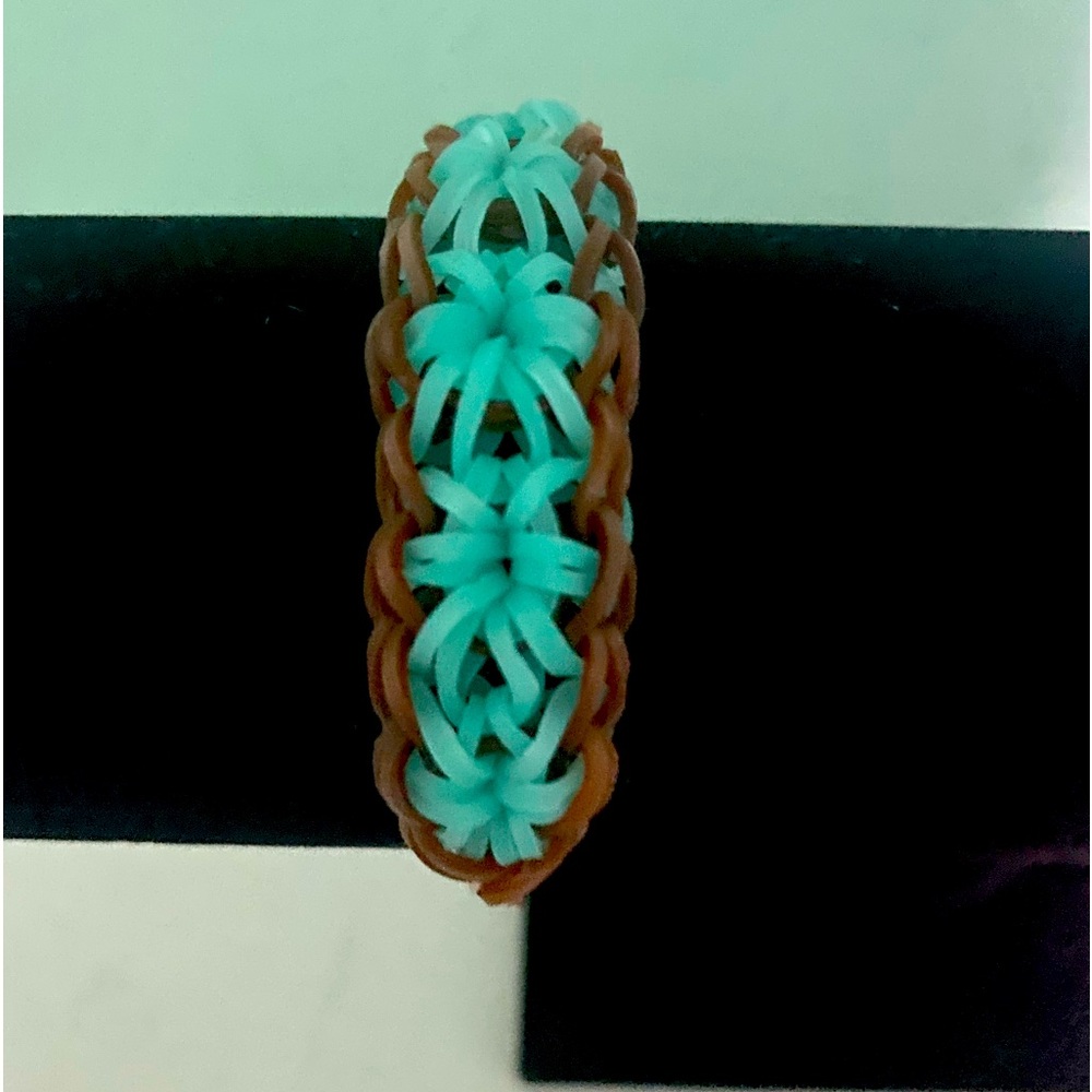 Rainbow loom starburst bracelet